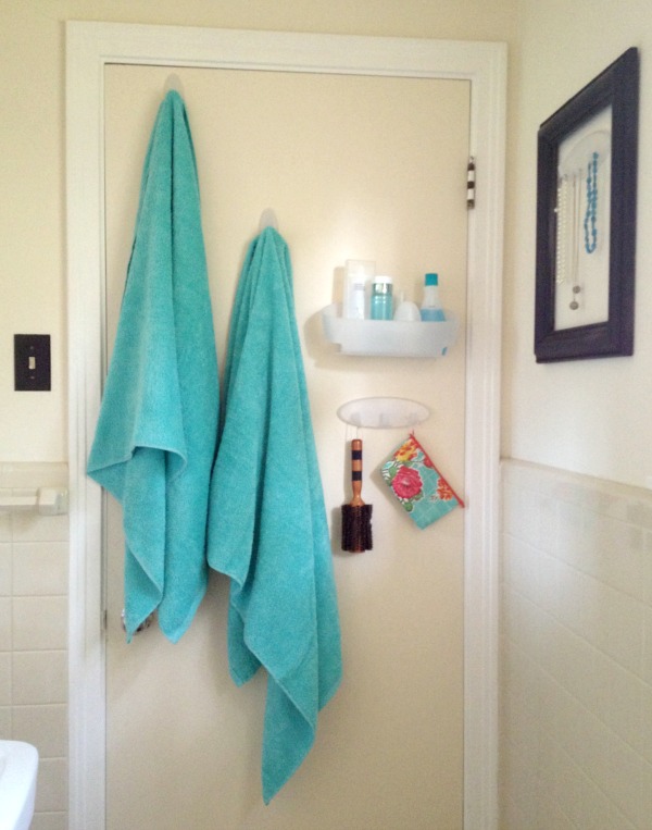 tips for organizing a small bathroom