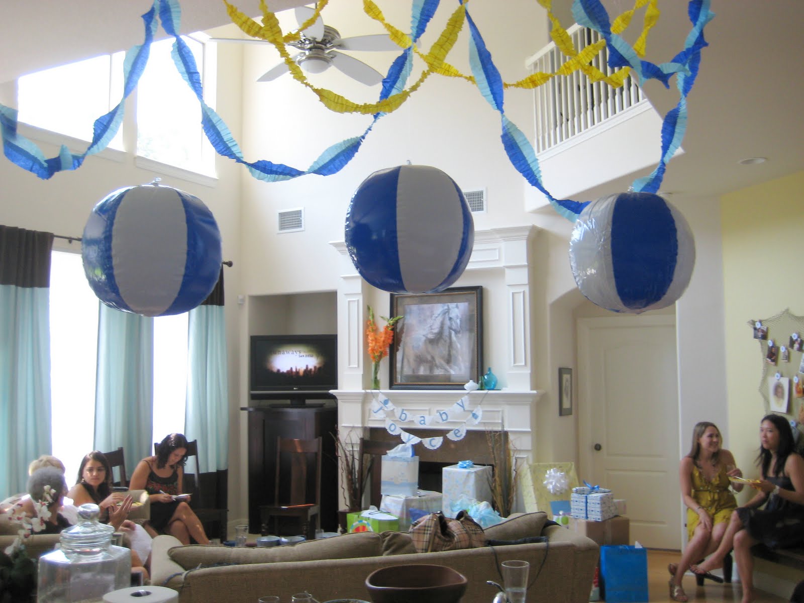 How to Hang Streamers for a Party (with Pictures), eHow