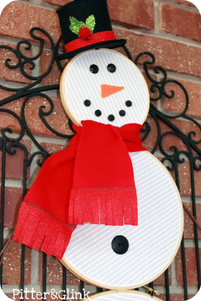 Embroidery hoop snowman