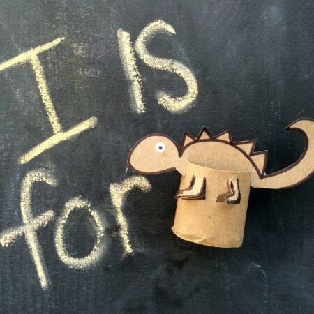I is for iguana! Toilet paper roll crafts for kids!