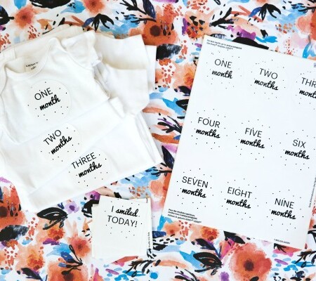 Cute, free baby milestones printable stickers!