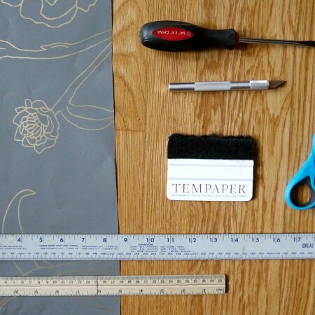 How to apply temporary wall paper