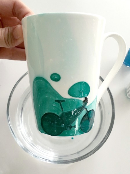 DIY water marbled mugs