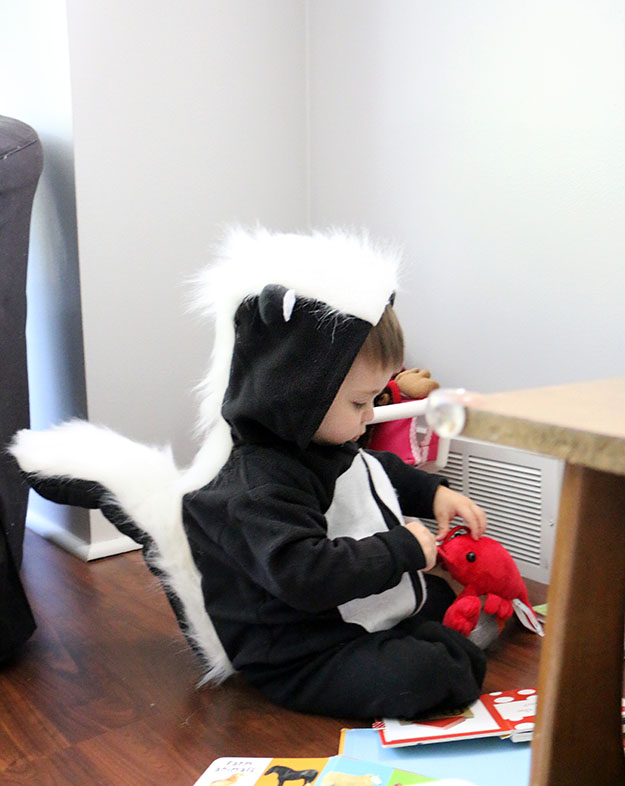 DIY skunk costume for a kid