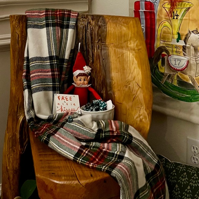 Free kisses elf idea